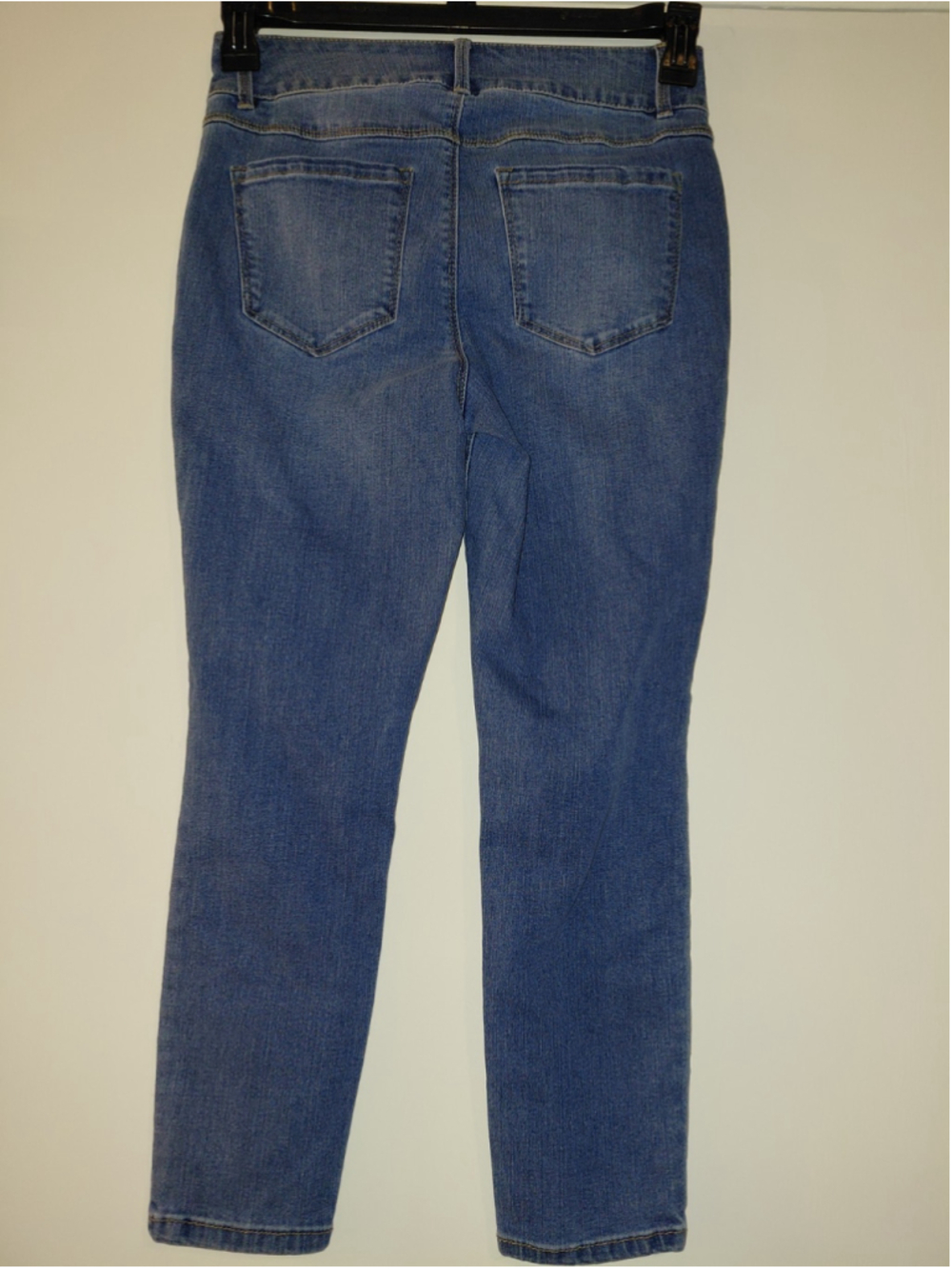 D. Jeans Women's Size 8 PETITE Blue Denim Straight Leg Jeans Mid Rise Stretch - Picture 2 of 3
